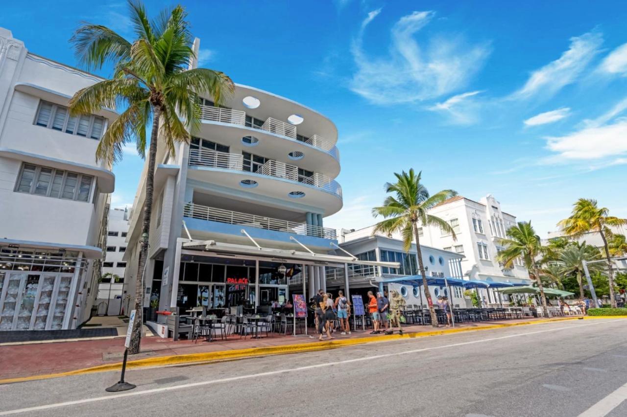 Ocean Drive With Rooftop Pool, South Beach, Miami *