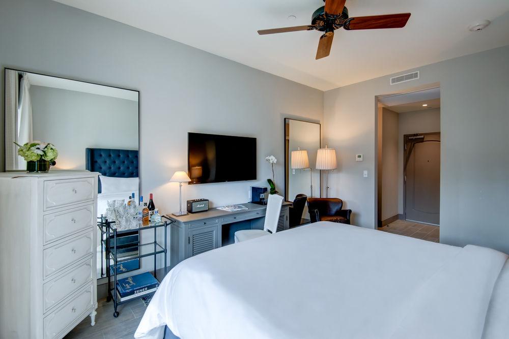 Hotel Ansonia By Plymouth 3*