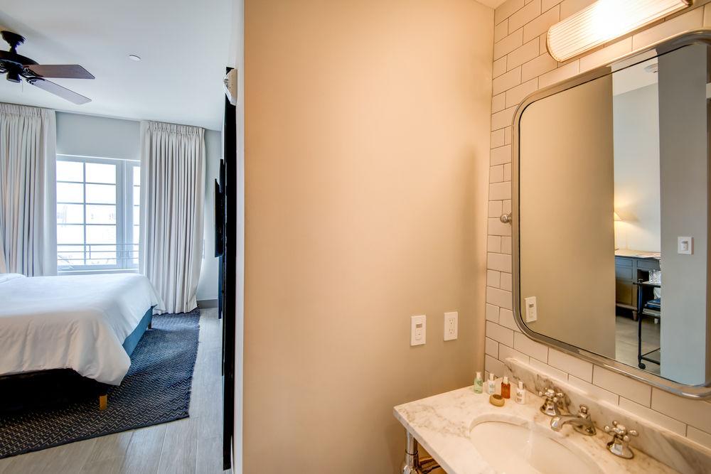 Hotel Ansonia By Plymouth