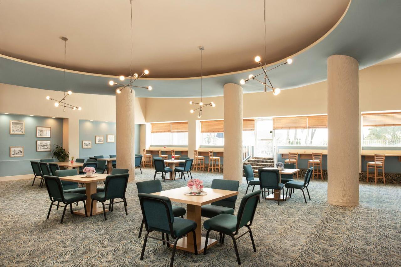 Sherry Frontenac Oceanfront Hotel