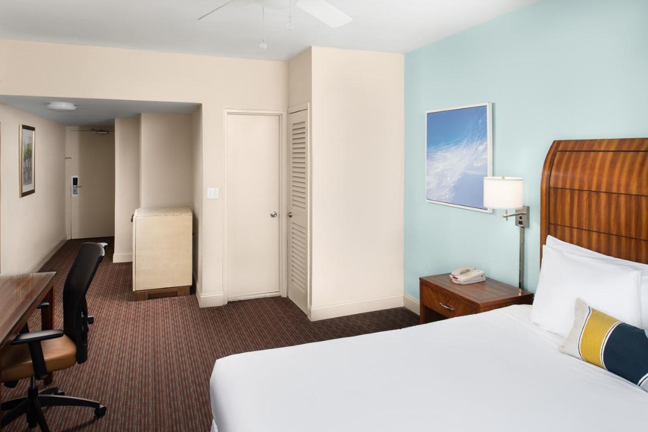 Hotel Sherry Frontenac Oceanfront 3*