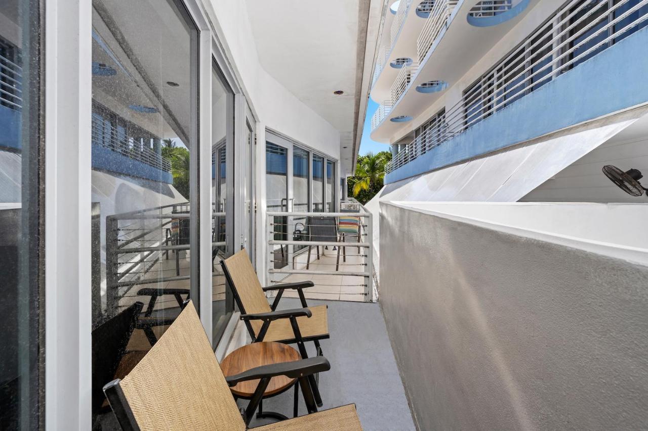 Ocean Drive With Rooftop Pool, South Beach, Miami *