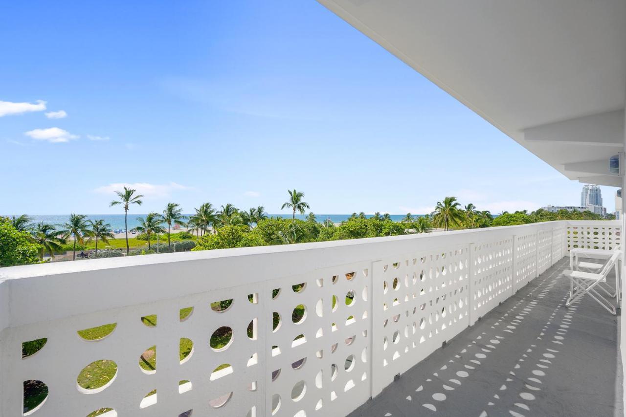 Ocean Drive With Rooftop Pool, South Beach, Miami Apartment *