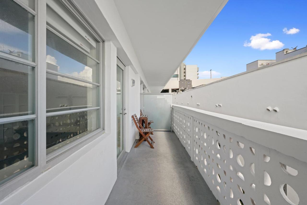 Ocean Drive With Rooftop Pool, South Beach, Miami *
