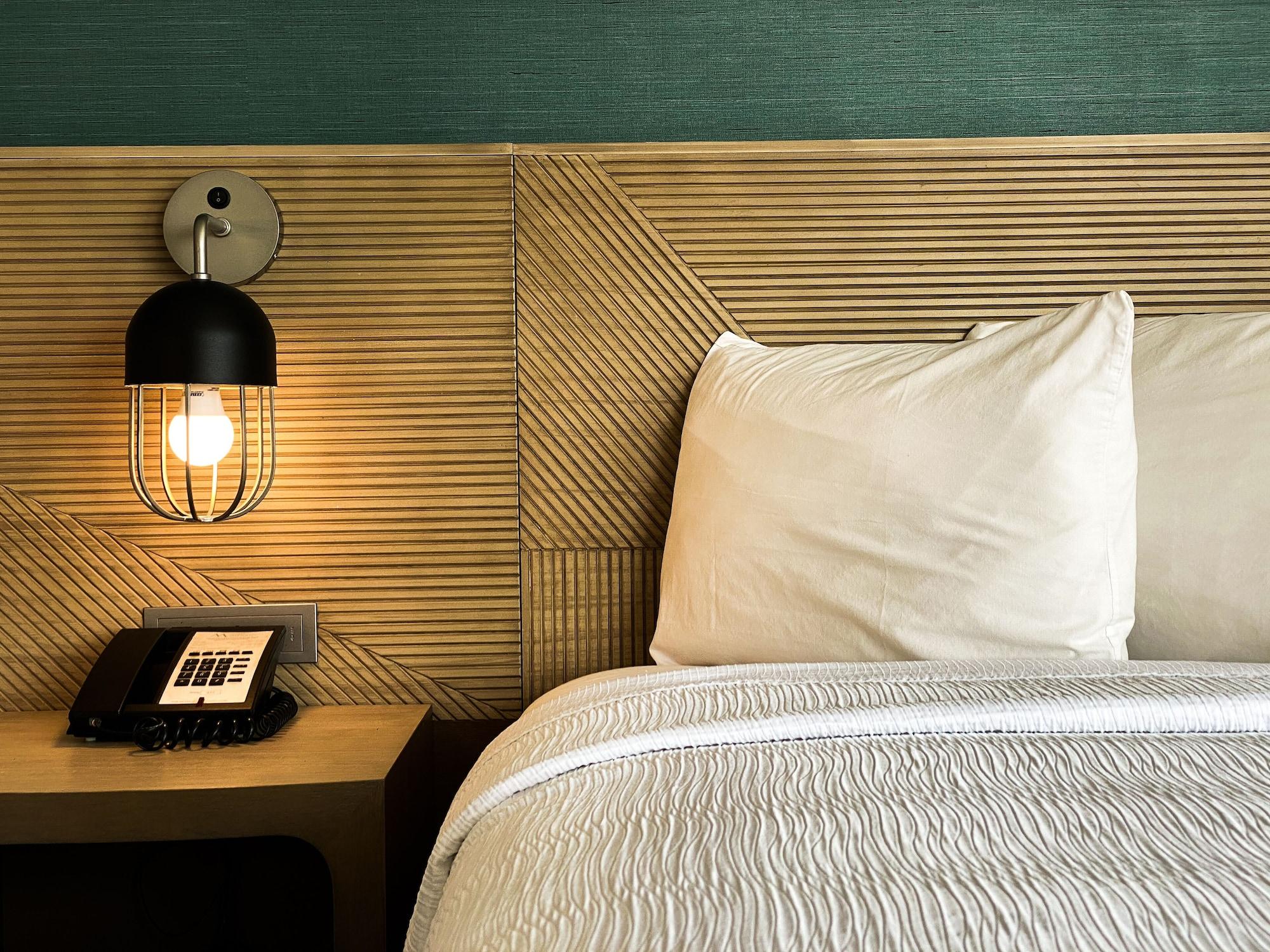 Hotel Marseilles Beachfront
