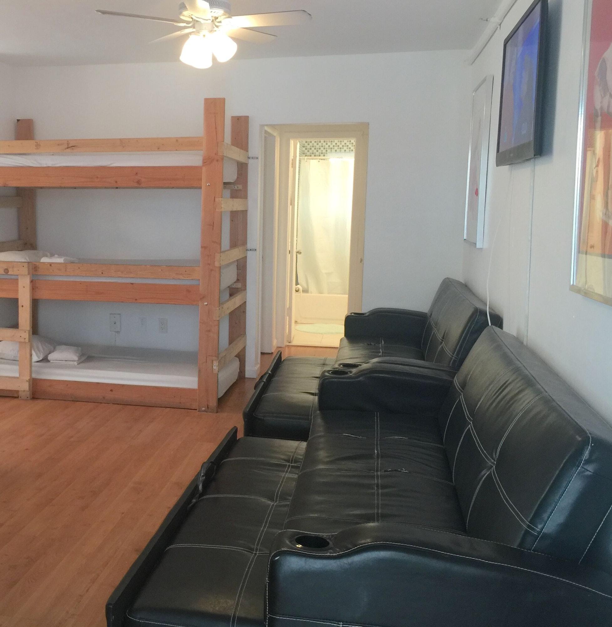 Bikini Hostel, Cafe & Beer Garden (adults Only) * Miami Beach