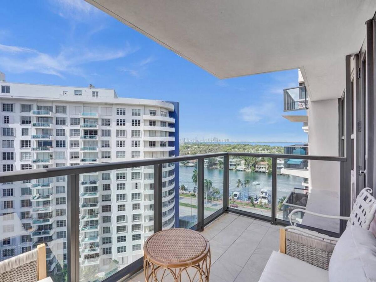 High Floor Beachfront Service 1509 * Miami Beach