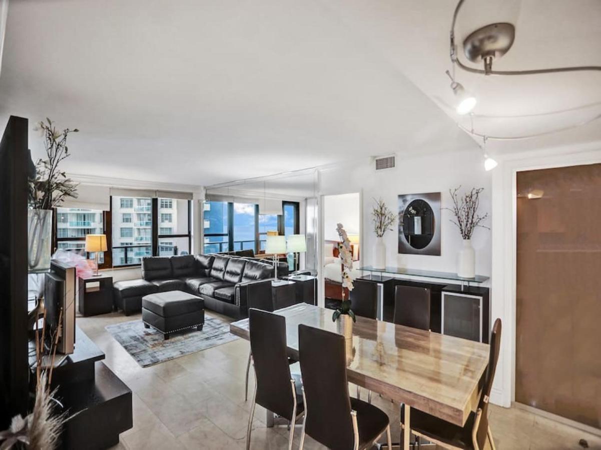 Stylish Ocean Retreat Service 1009 Apartment Miami Beach