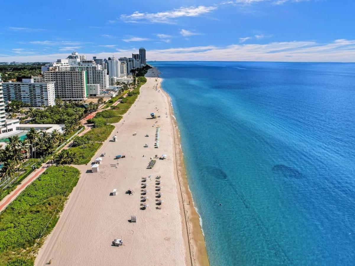 Stylish Ocean Retreat Service 1009 Apartment Miami Beach