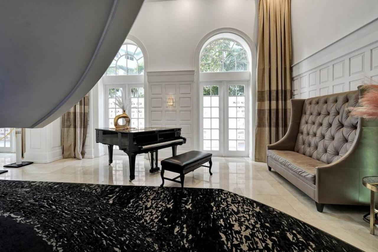 High Floor Beachfront Service 1509 Miami Beach