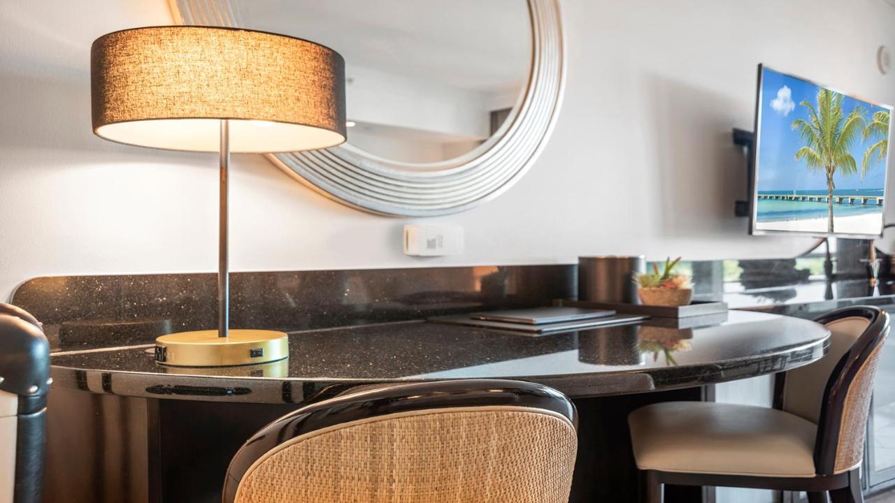Apartment Fontainebleau Ocean View Private -402