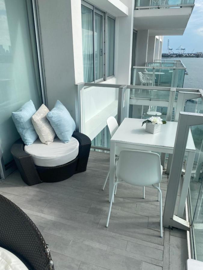 Bay View King With Balcony