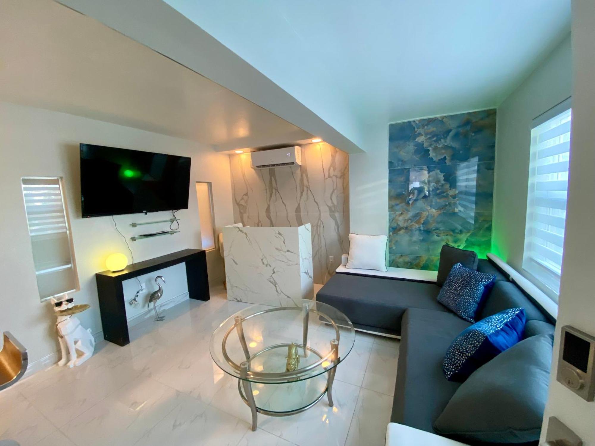 Luxurious Remodeled Direct Waterfront With Miami Skyline View And Outdoor Terrace Free Parking 5min Drive To Miami Miami Beach