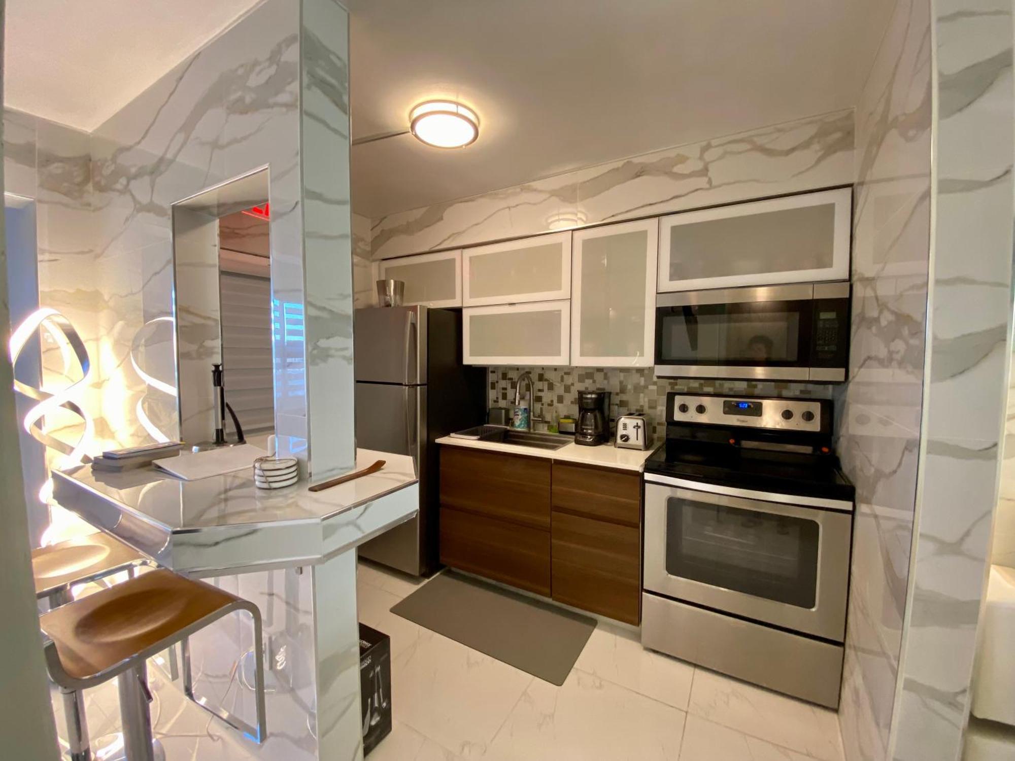 Luxurious Remodeled Direct Waterfront With Miami Skyline View And Outdoor Terrace Free Parking 5min Drive To Miami Miami Beach