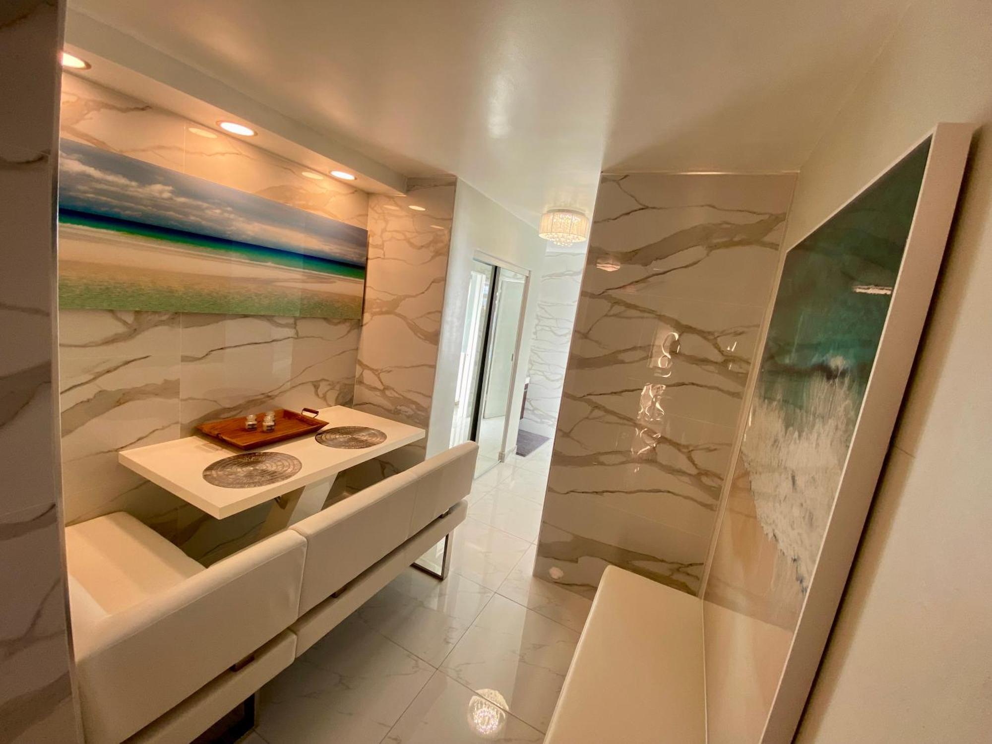 Luxurious Remodeled Direct Waterfront With Miami Skyline View And Outdoor Terrace Free Parking 5min Drive To Miami Apartment Miami Beach