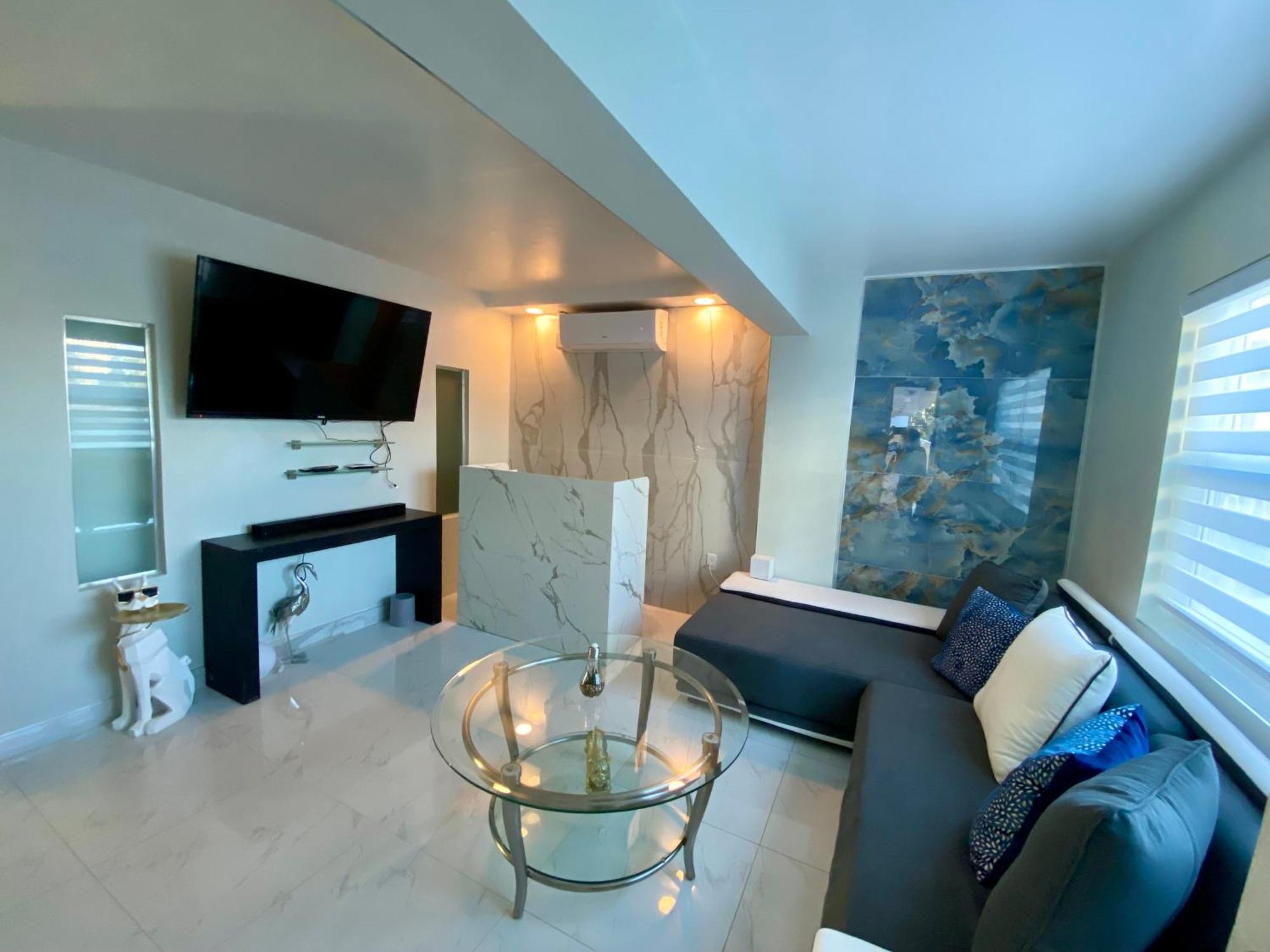 Luxurious Remodeled Direct Waterfront With Miami Skyline View And Outdoor Terrace Free Parking 5min Drive To Miami * Miami Beach