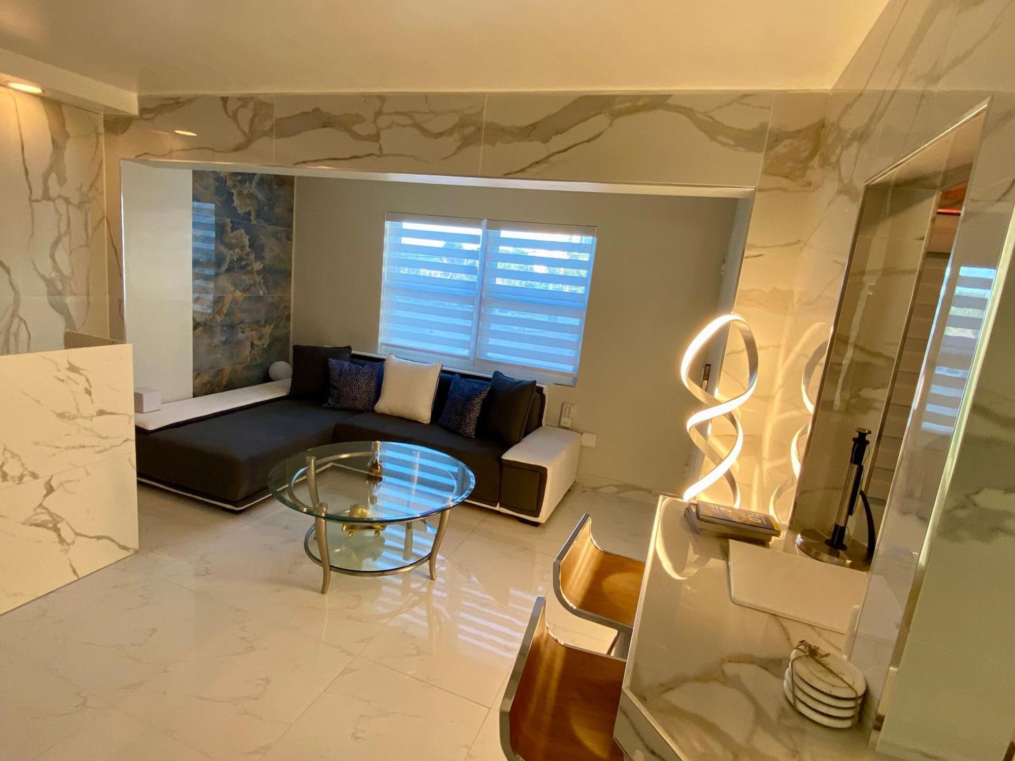 Luxurious Remodeled Direct Waterfront With Miami Skyline View And Outdoor Terrace Free Parking 5min Drive To Miami * Miami Beach