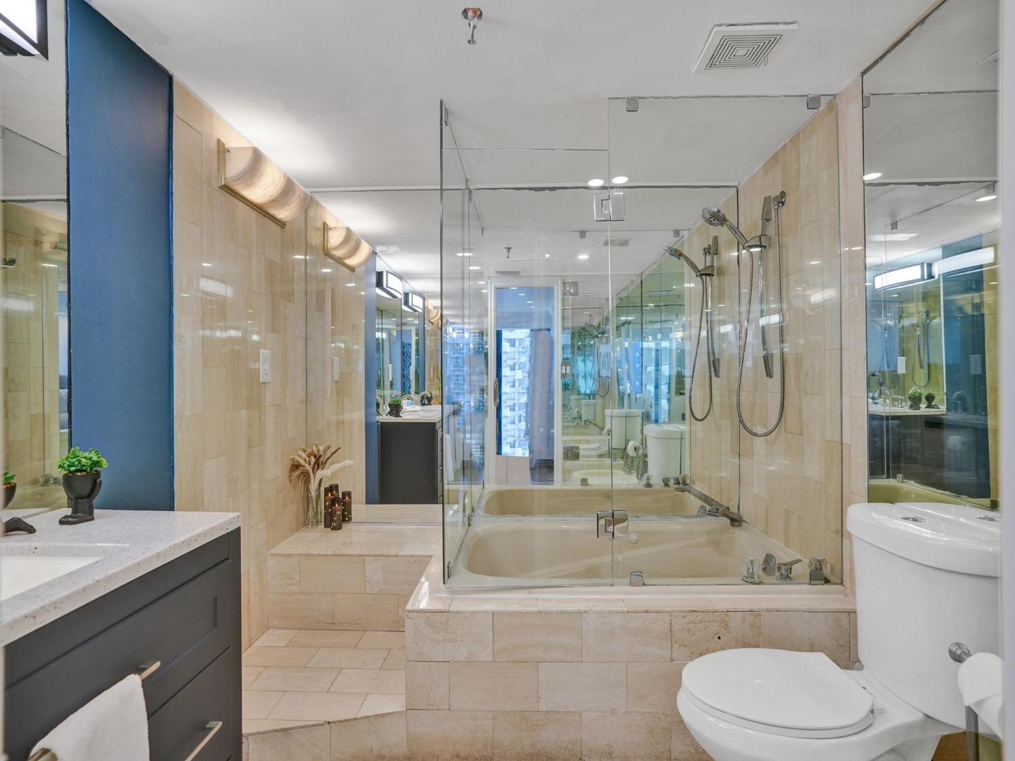Spacious Ocean View Service 803 Miami Beach