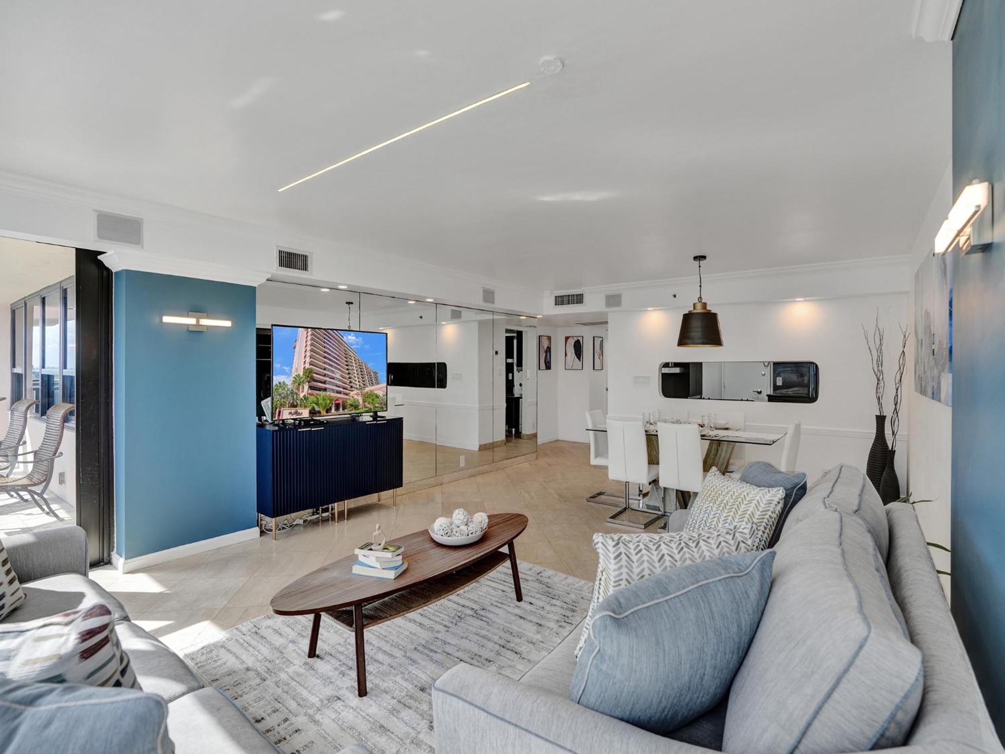 Spacious Ocean View Service 803