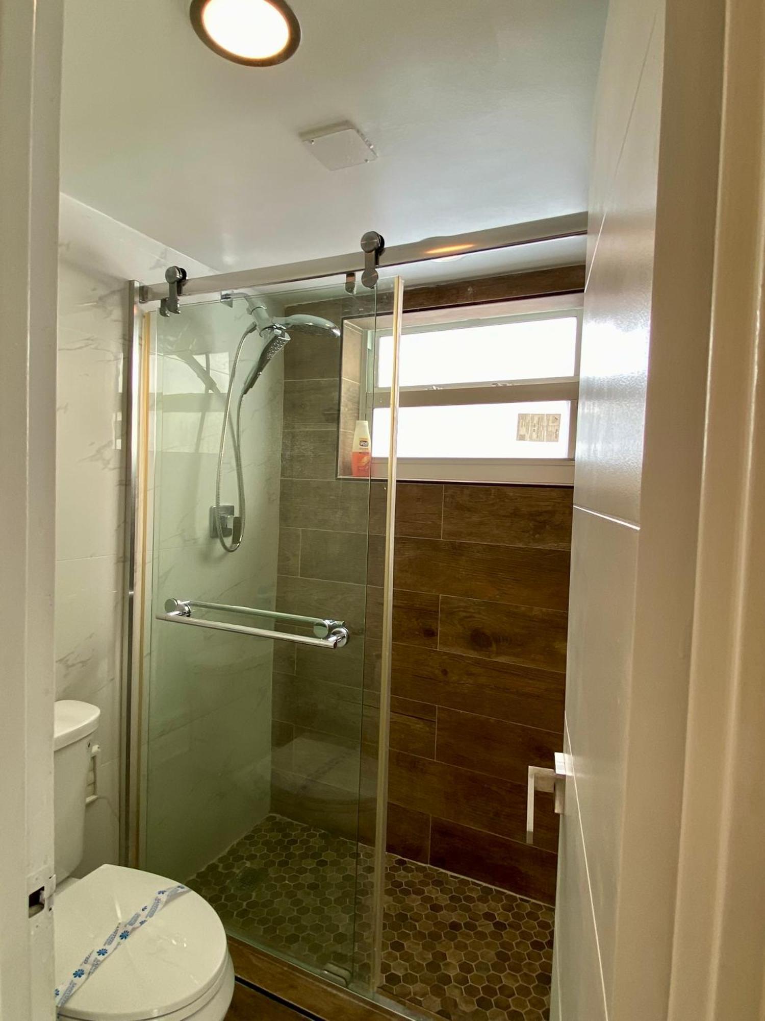 Apartment Luxurious Remodeled Direct Waterfront With Miami Skyline View And Outdoor Terrace Free Parking 5min Drive To Miami