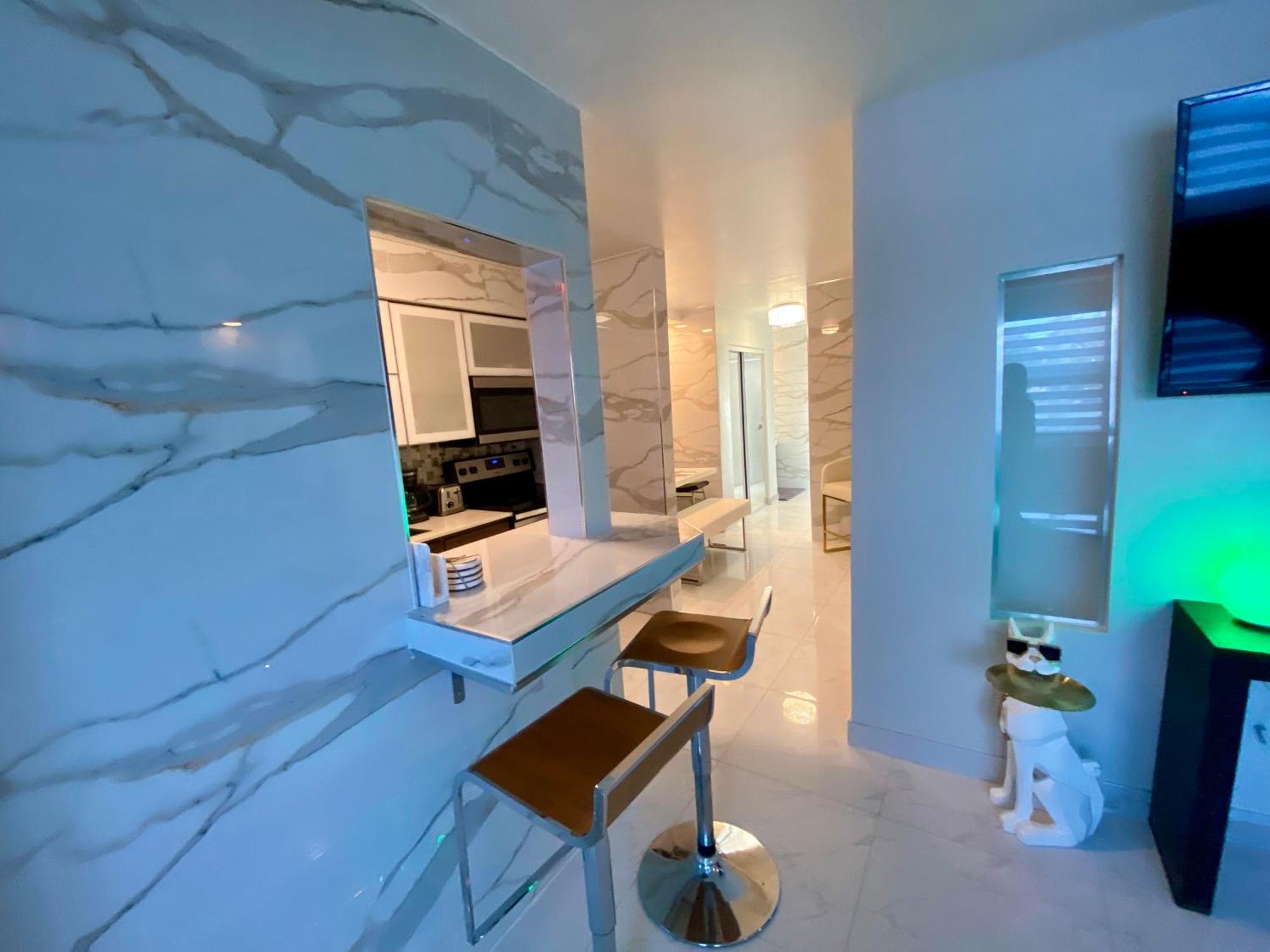 Luxurious Remodeled Direct Waterfront With Miami Skyline View And Outdoor Terrace Free Parking 5min Drive To Miami Miami Beach