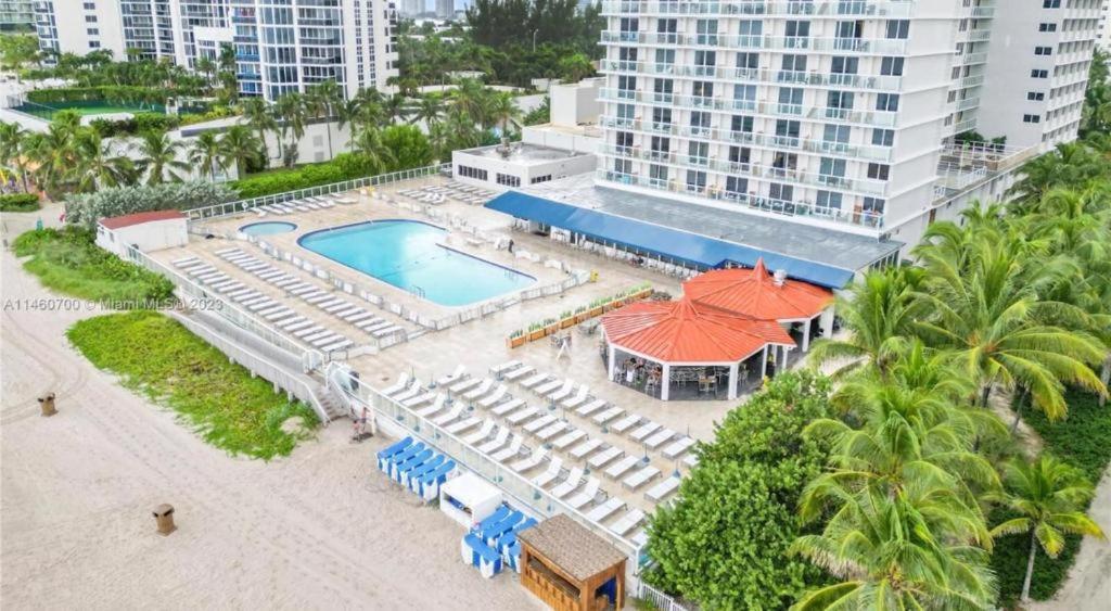 Oceanfront With Balcony Sunny Isles - Spectacular! Apartamento