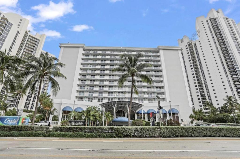 Oceanfront With Balcony Sunny Isles - Spectacular! Apartamento Miami Beach
