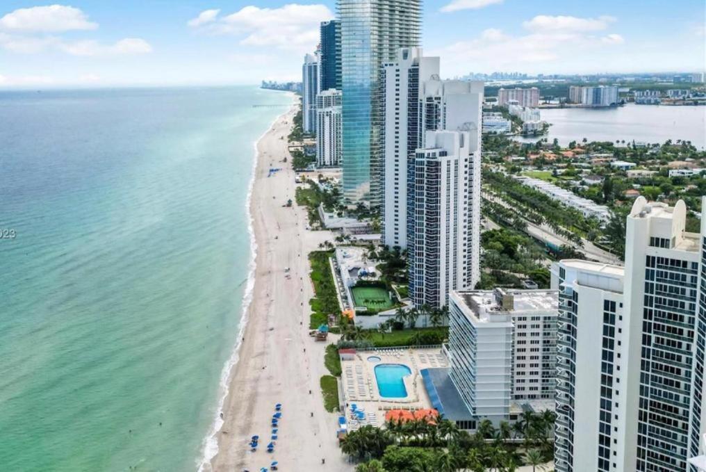 Oceanfront With Balcony Sunny Isles - Spectacular! Apartamento