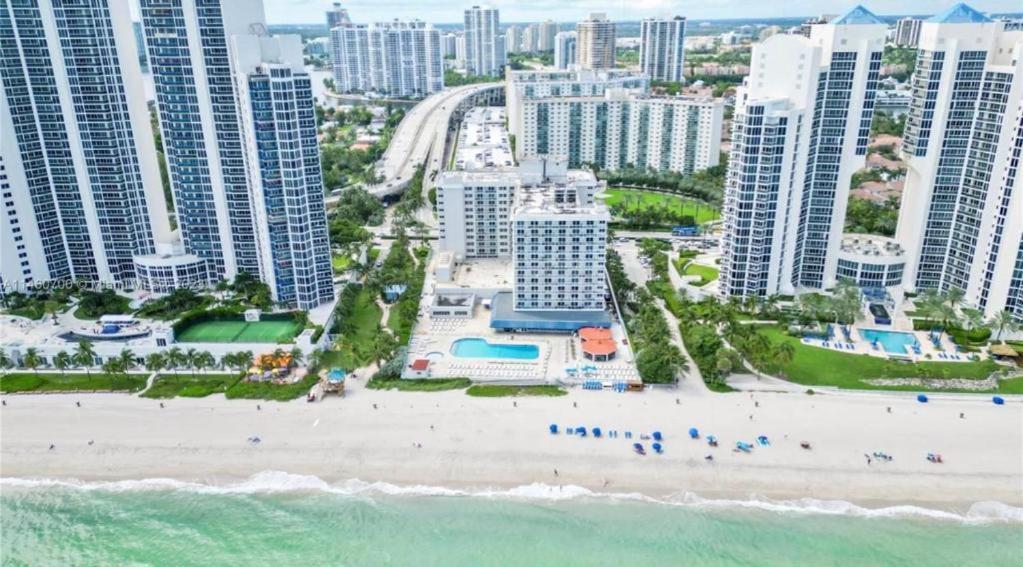 Oceanfront With Balcony Sunny Isles - Spectacular! Apartamento