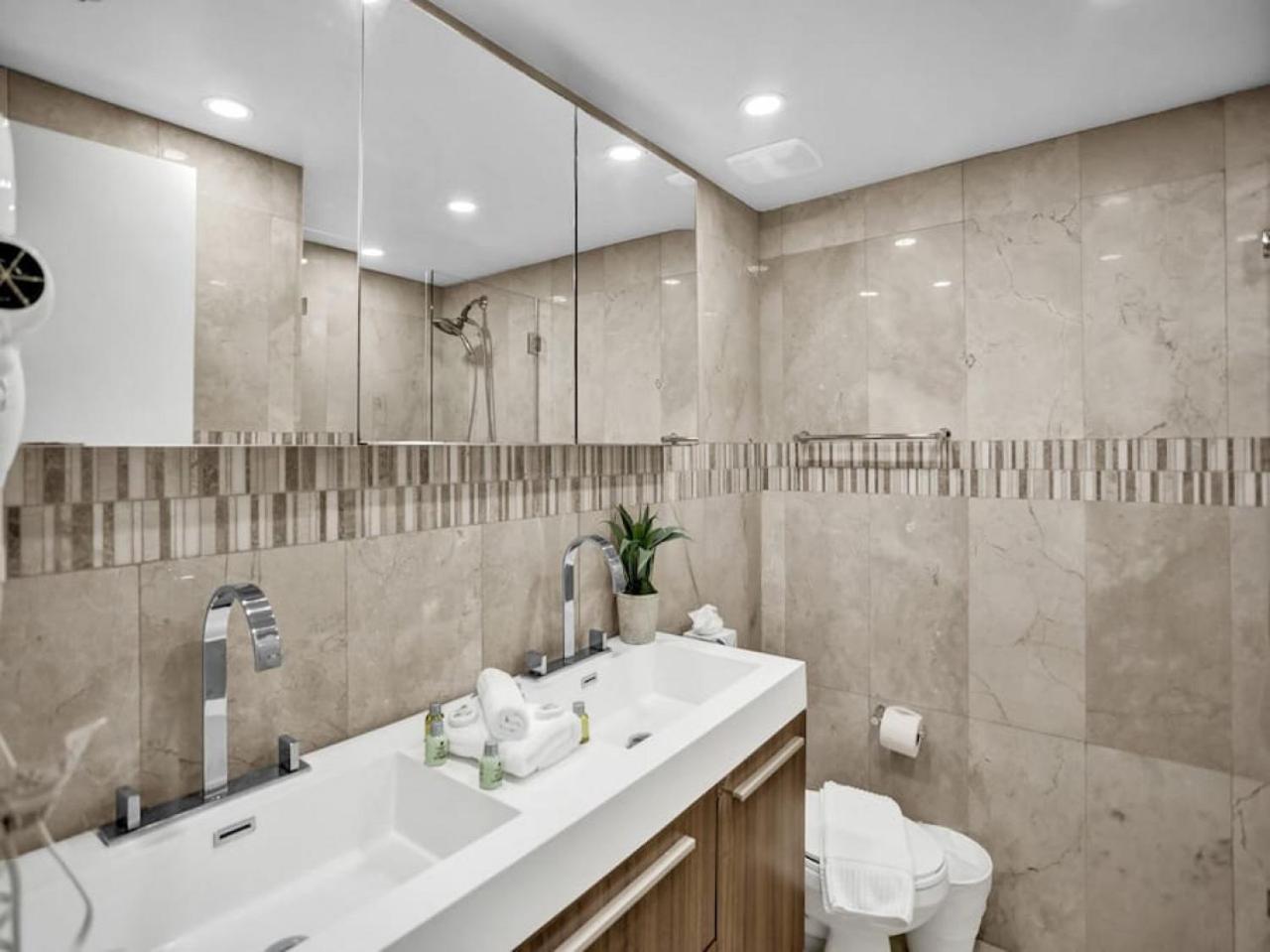 Apartment Stylish Ocean Retreat Service 1009 Miami Beach