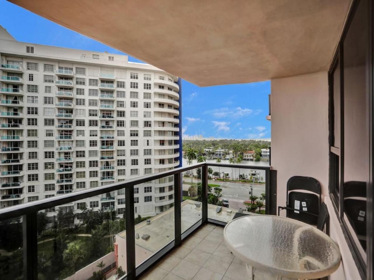 Stylish Ocean Retreat Service 1009 * Miami Beach