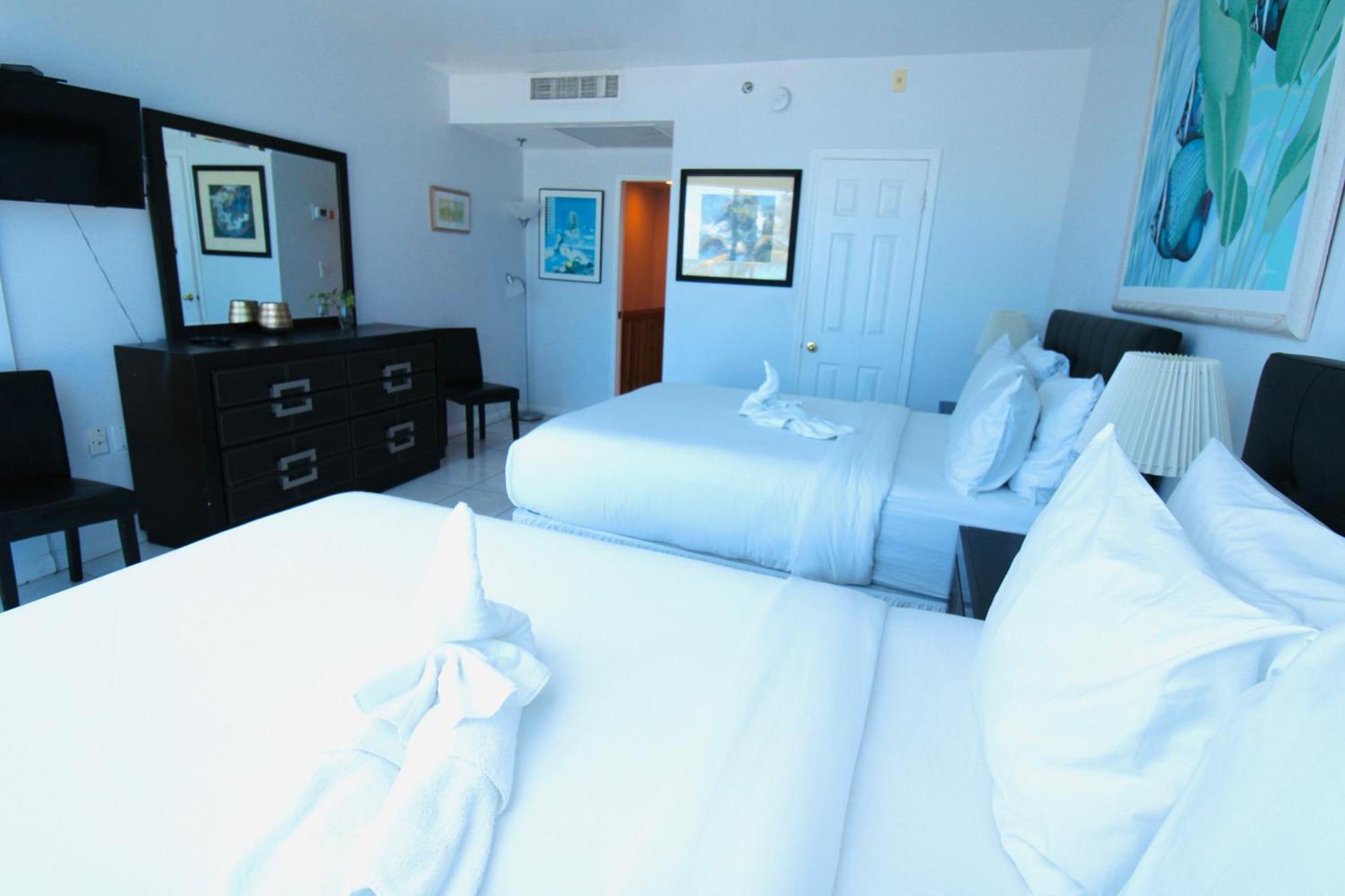 Castle Th16 Beachfront Townhouse With Private Patio, Direct Access, Pool, Tennis & Free Parking!