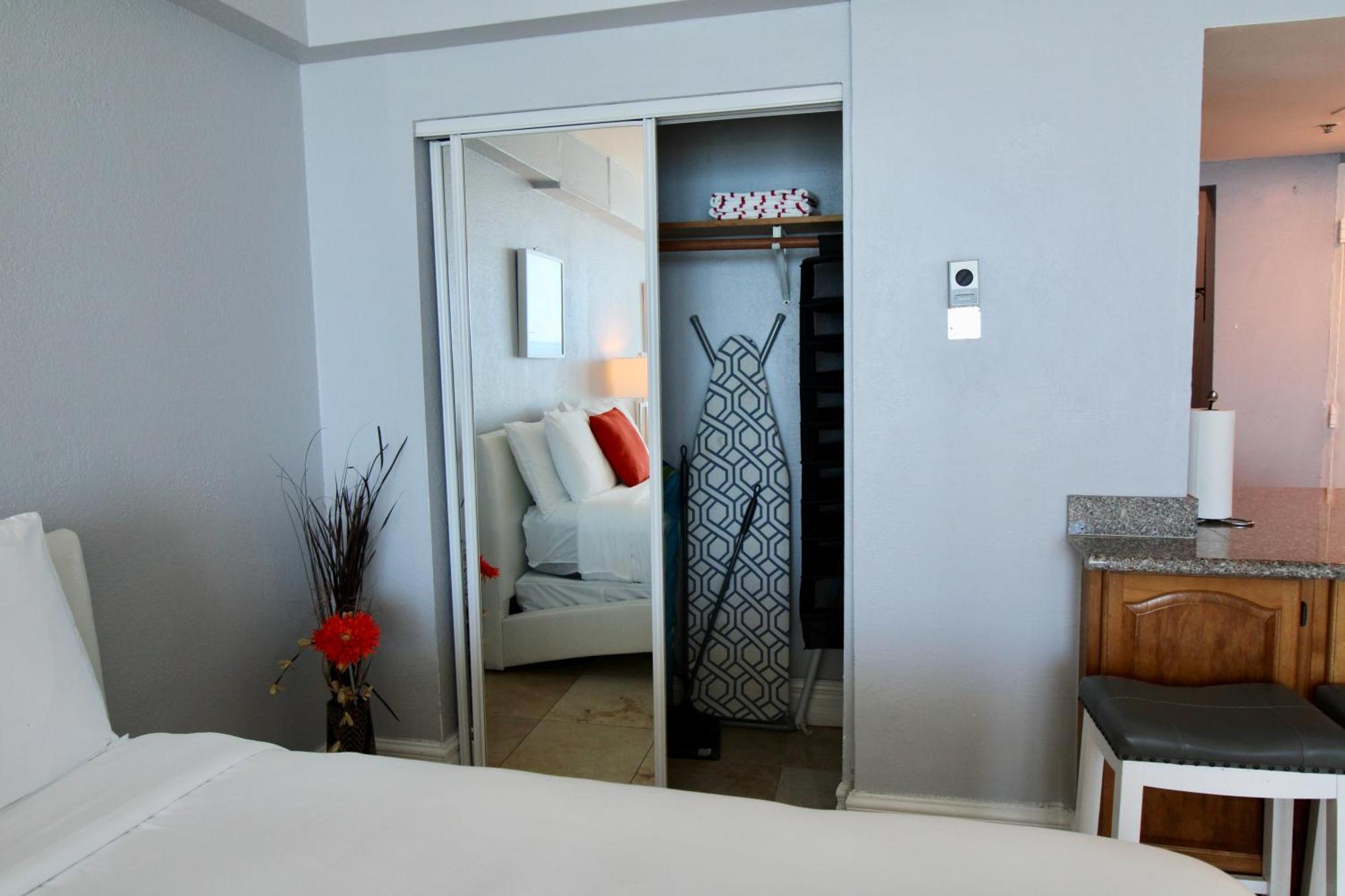 Castle 828 Oceanfront View With Balcony, Pool, Tennis, Access And Free Parking! Casa de férias *