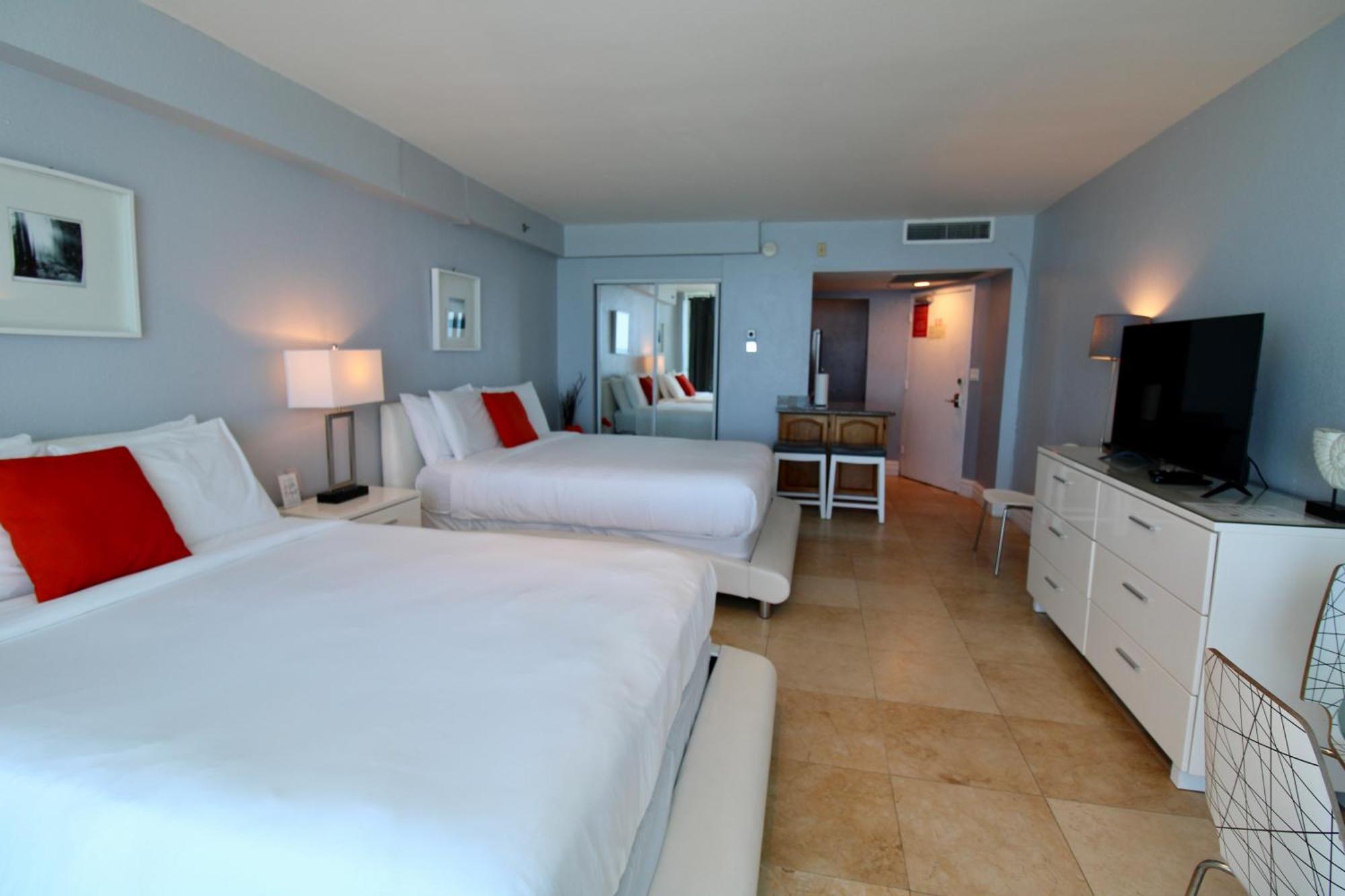 Castle 828 Oceanfront View With Balcony, Pool, Tennis, Access And Free Parking! Casa de férias Miami Beach