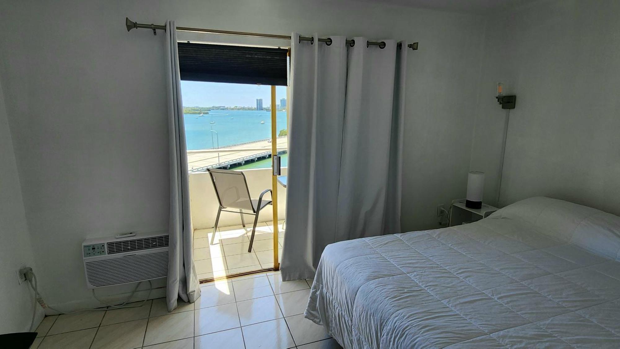 Appartamento Bayfront Breathtaking Views- One Bedroom W Balcony- Living -free Parking