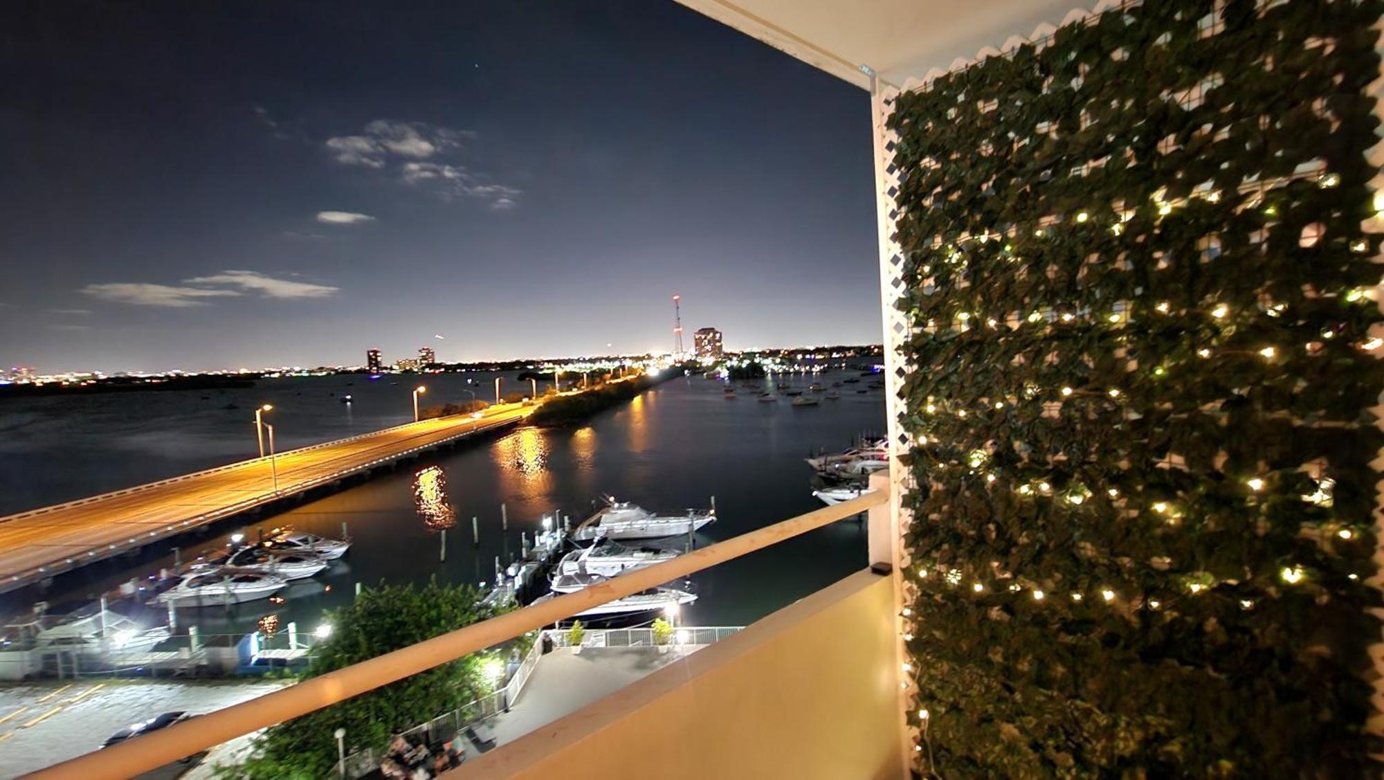 Appartamento Bayfront Breathtaking Views- One Bedroom W Balcony- Living -free Parking