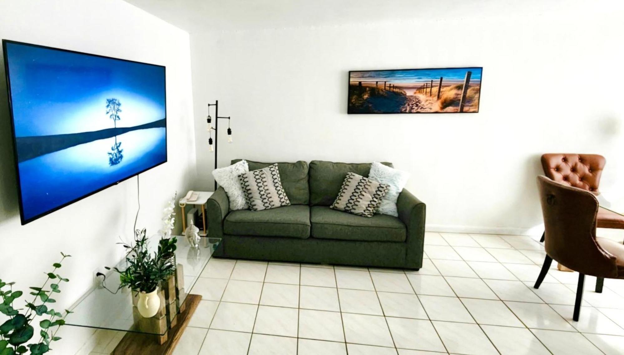 Appartamento Bayfront Breathtaking Views- One Bedroom W Balcony- Living -free Parking *