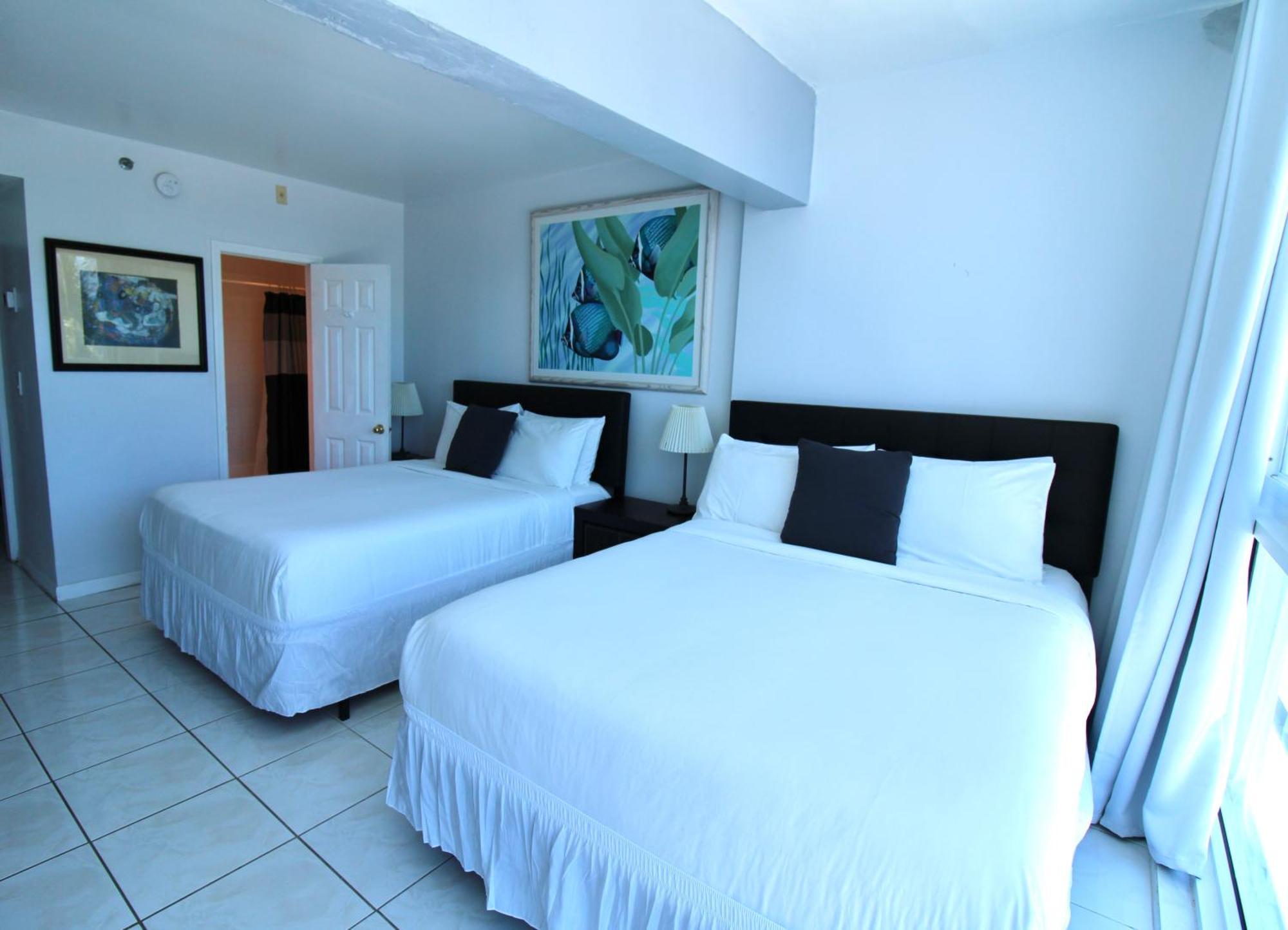 Castle Th16 Beachfront Townhouse With Private Patio, Direct Access, Pool, Tennis & Free Parking! * Miami Beach