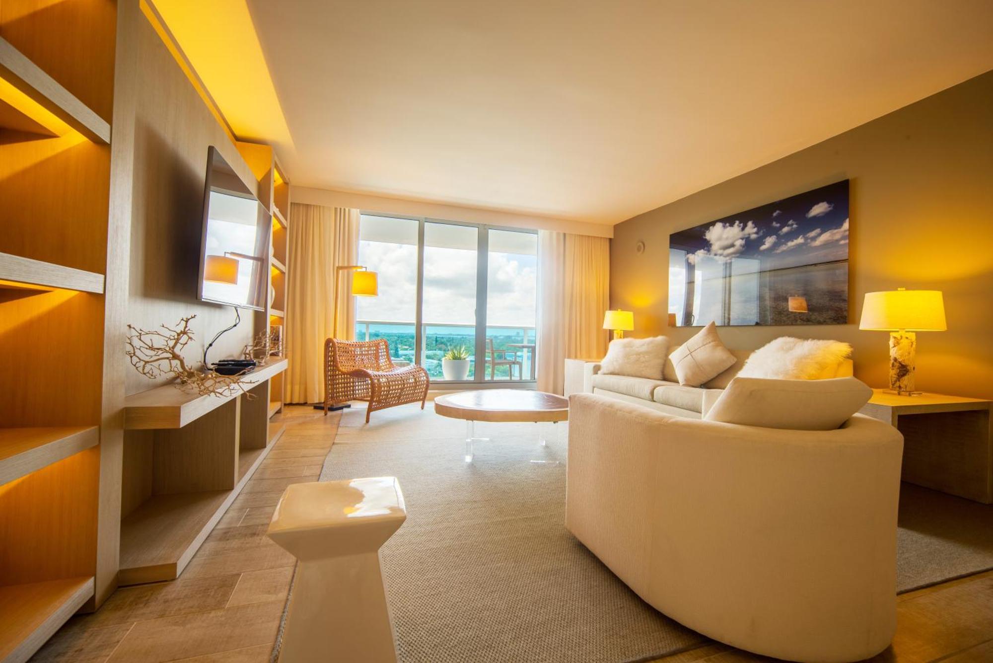 Apartment 1 1 Bedroom 1 And Half Bathroom Beachfront With Balcony *