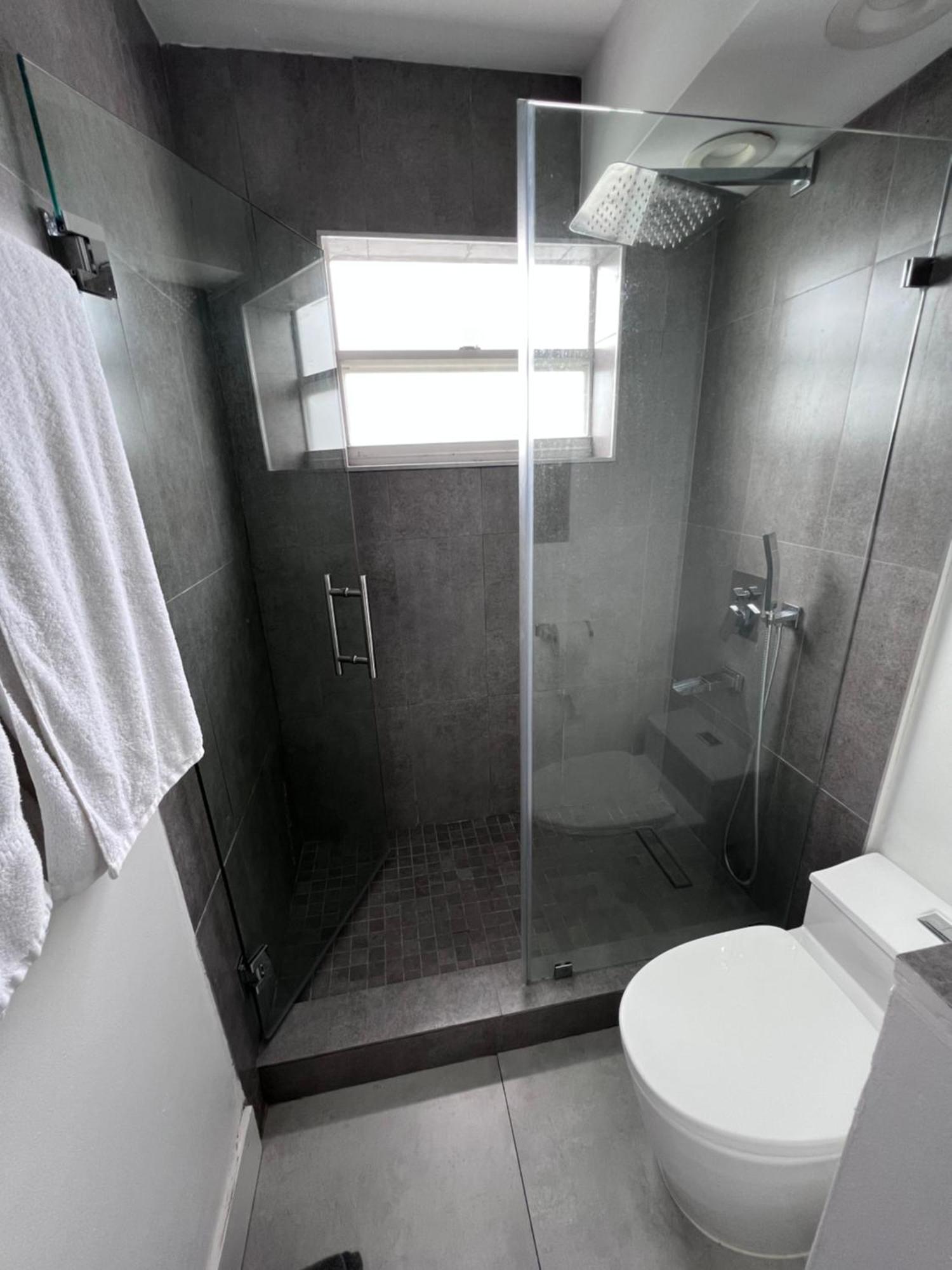 Unique Water Views, Free Parking 1bed 1 Bath Rooffornomads 416 Apartamento *