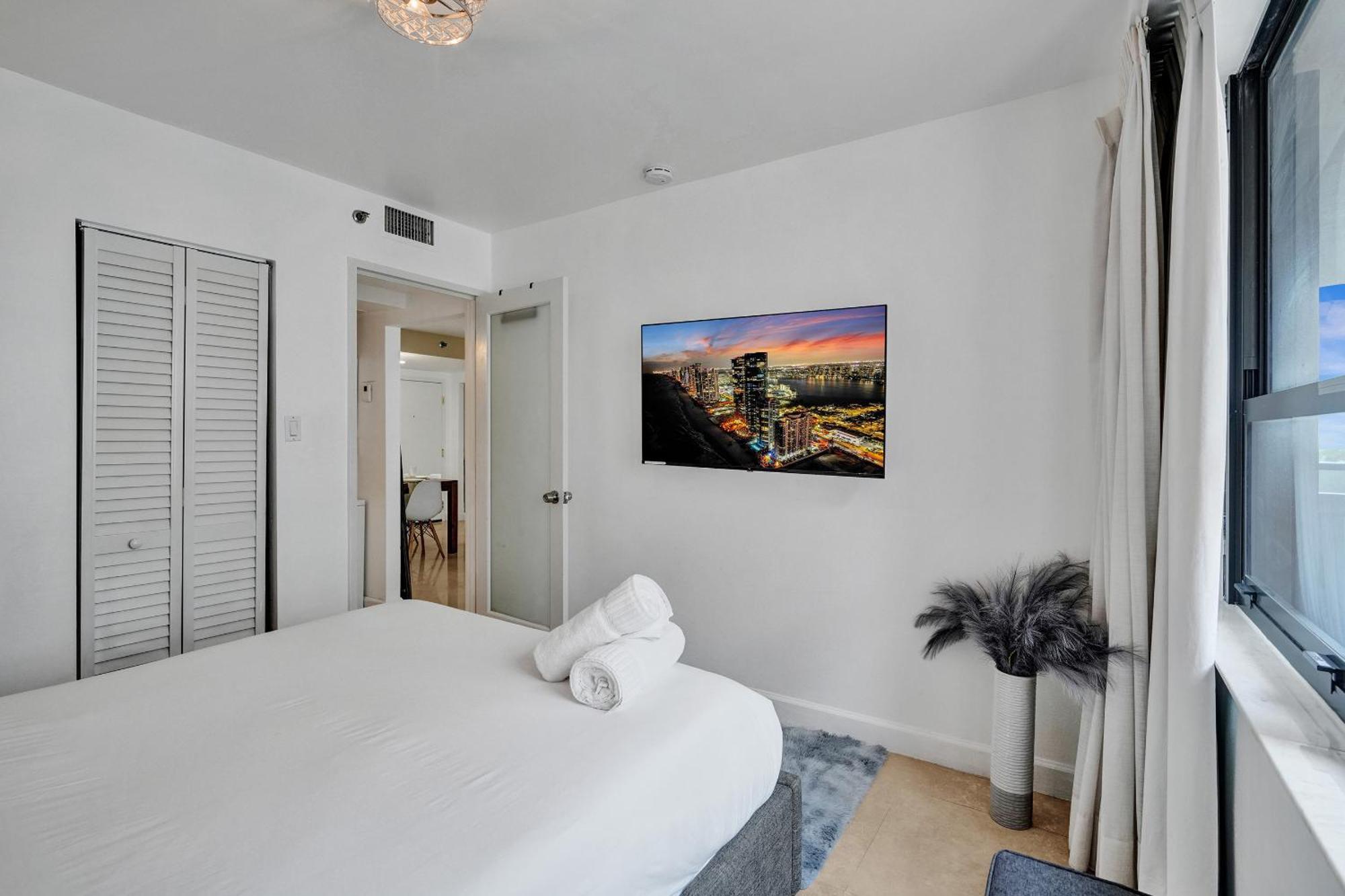 Cozy Beachfront 2 Bdr Miami 1114 Miami Beach