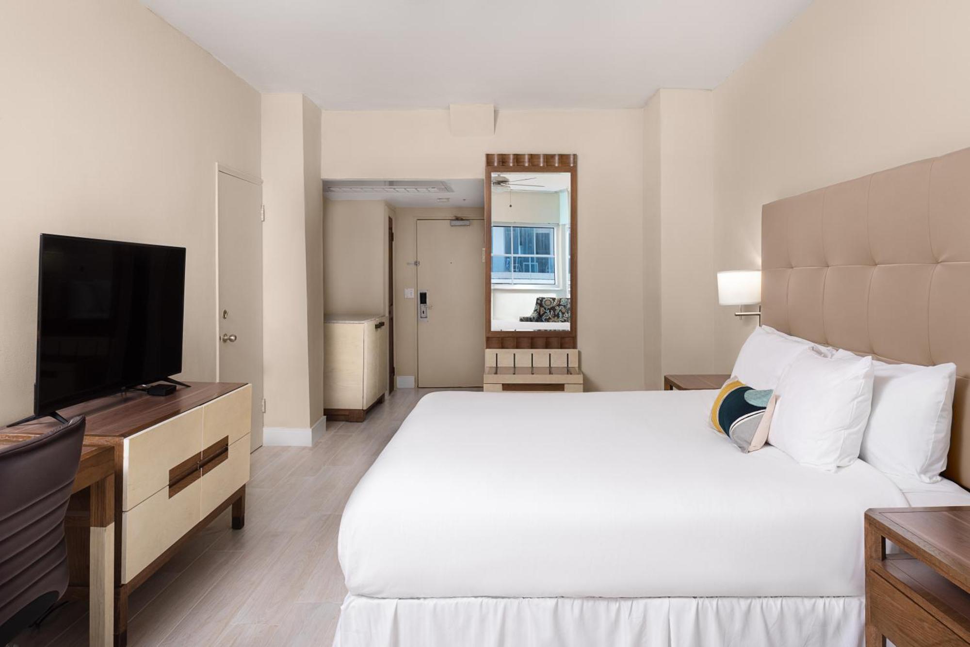 Sherry Frontenac Oceanfront Hotel 3*
