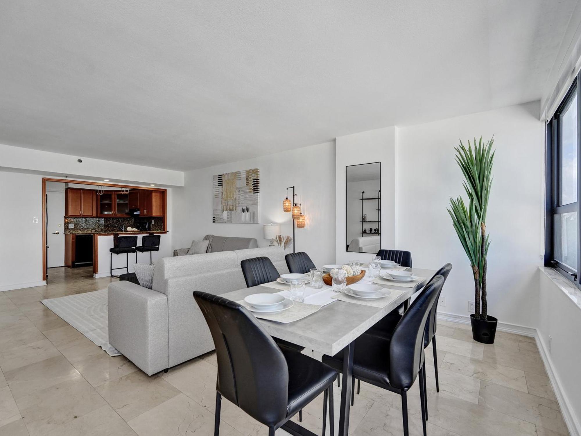 Oceanfront Retreat Service 502 Apartment