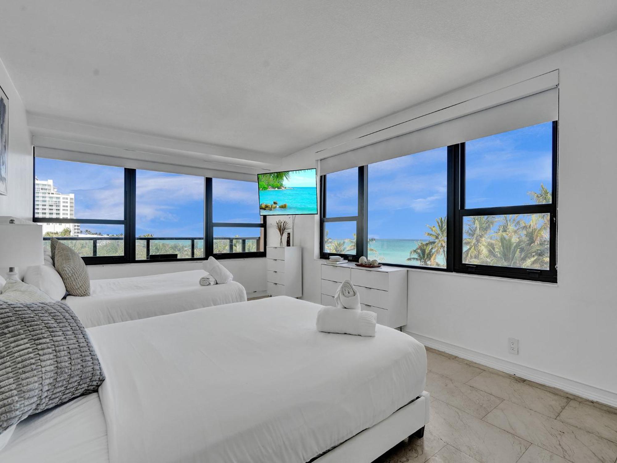 Oceanfront Retreat Service 502 Apartment *