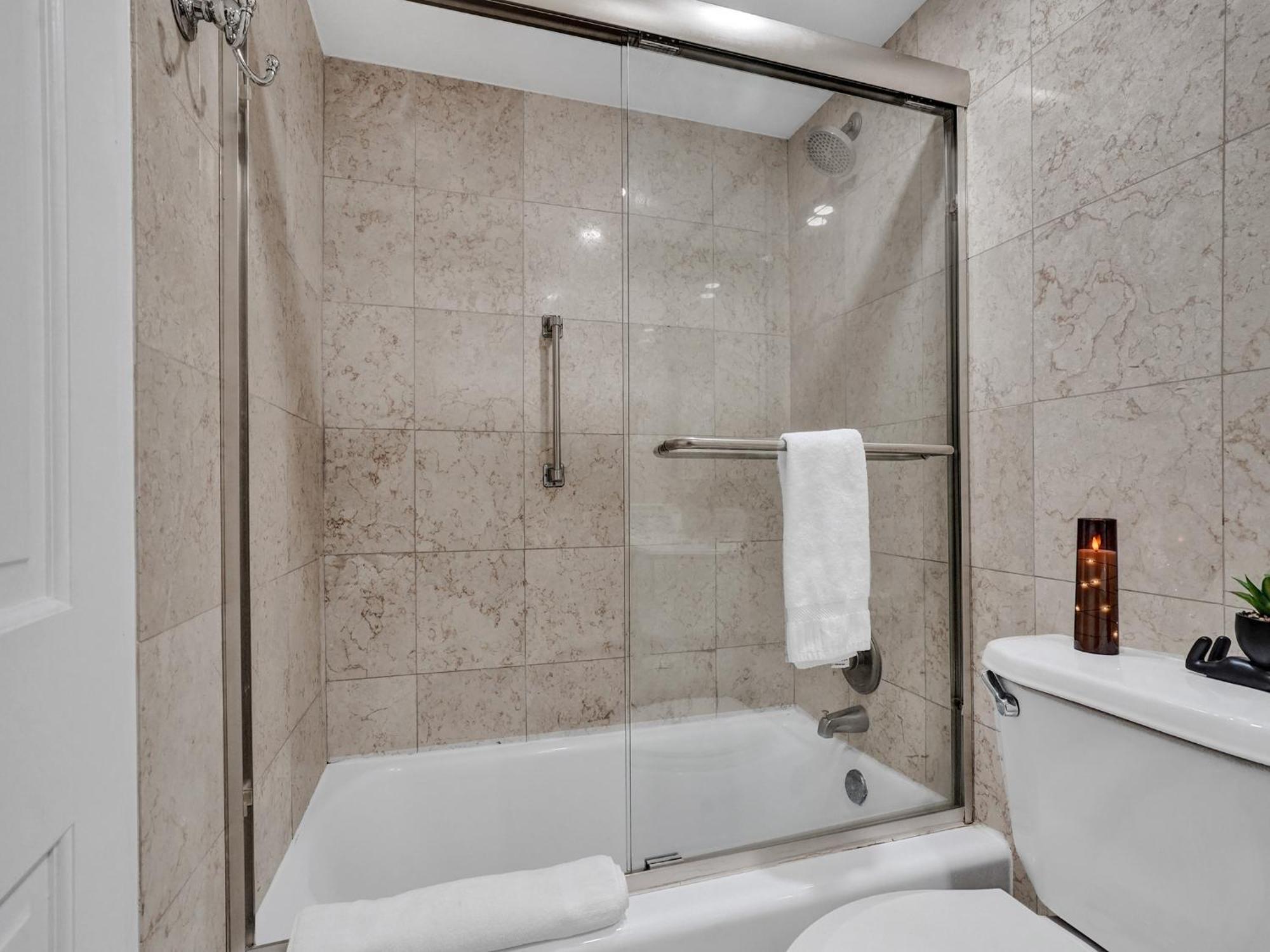 Oceanfront Retreat Service 502 Apartment Miami Beach
