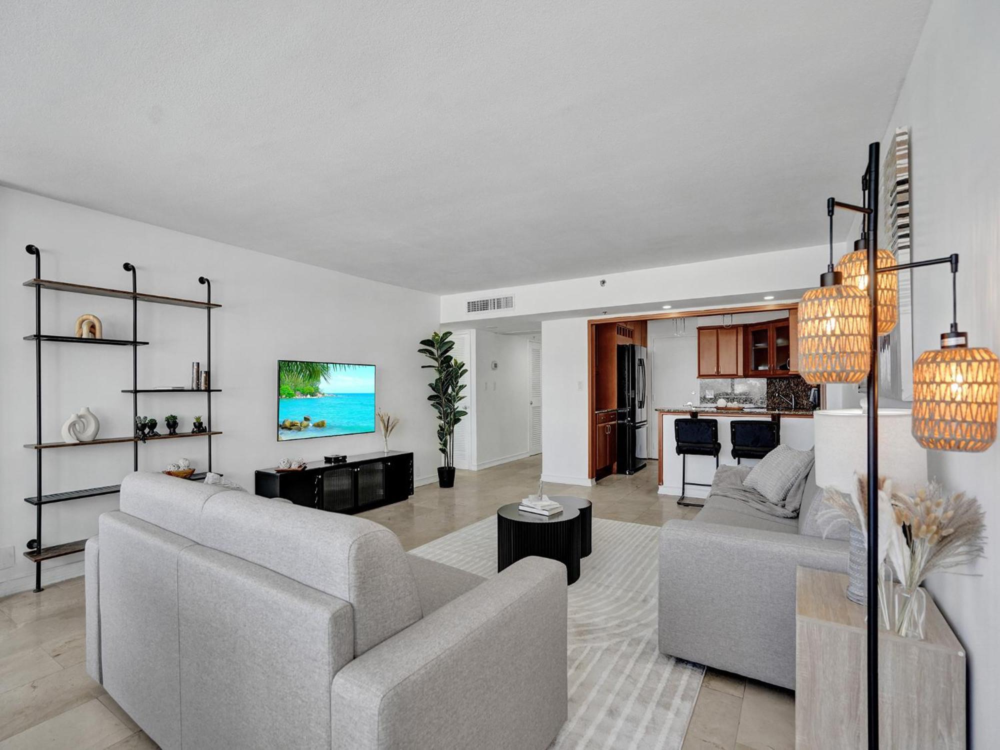 Apartment Oceanfront Retreat Service 502 *
