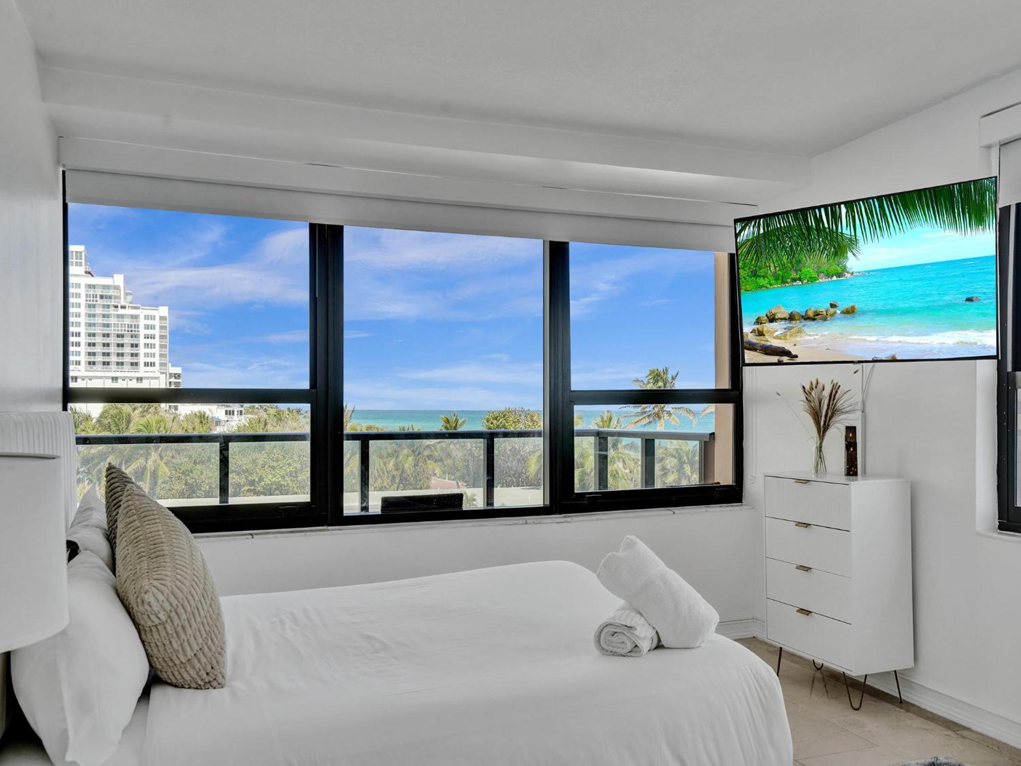 Oceanfront Retreat Service 502 Apartment