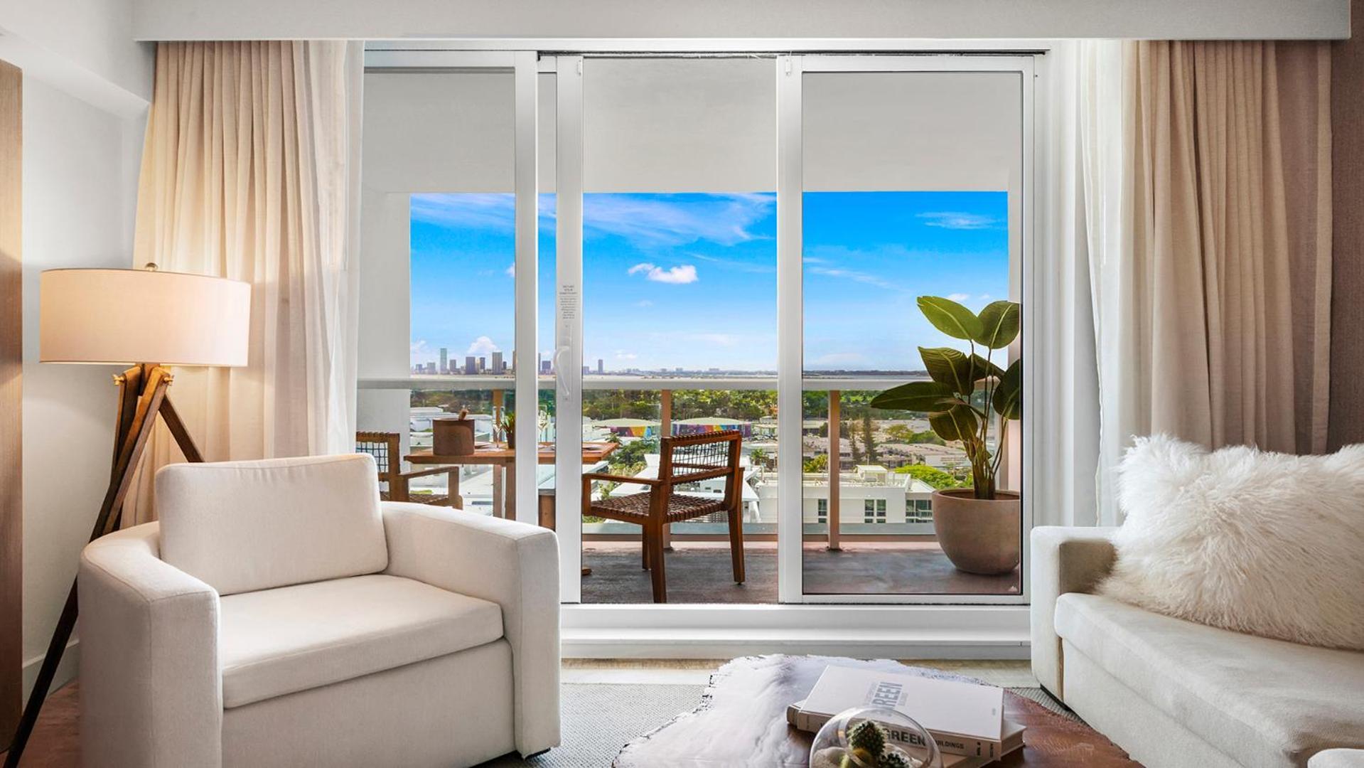 Luxurious Private At 1 & Homes - 1545