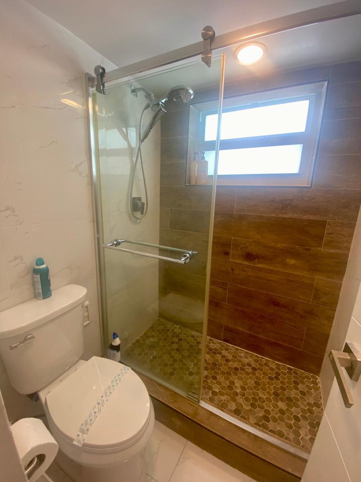 Luxurious Waterfront With Free Parking 5min Drive To Miami Brach *