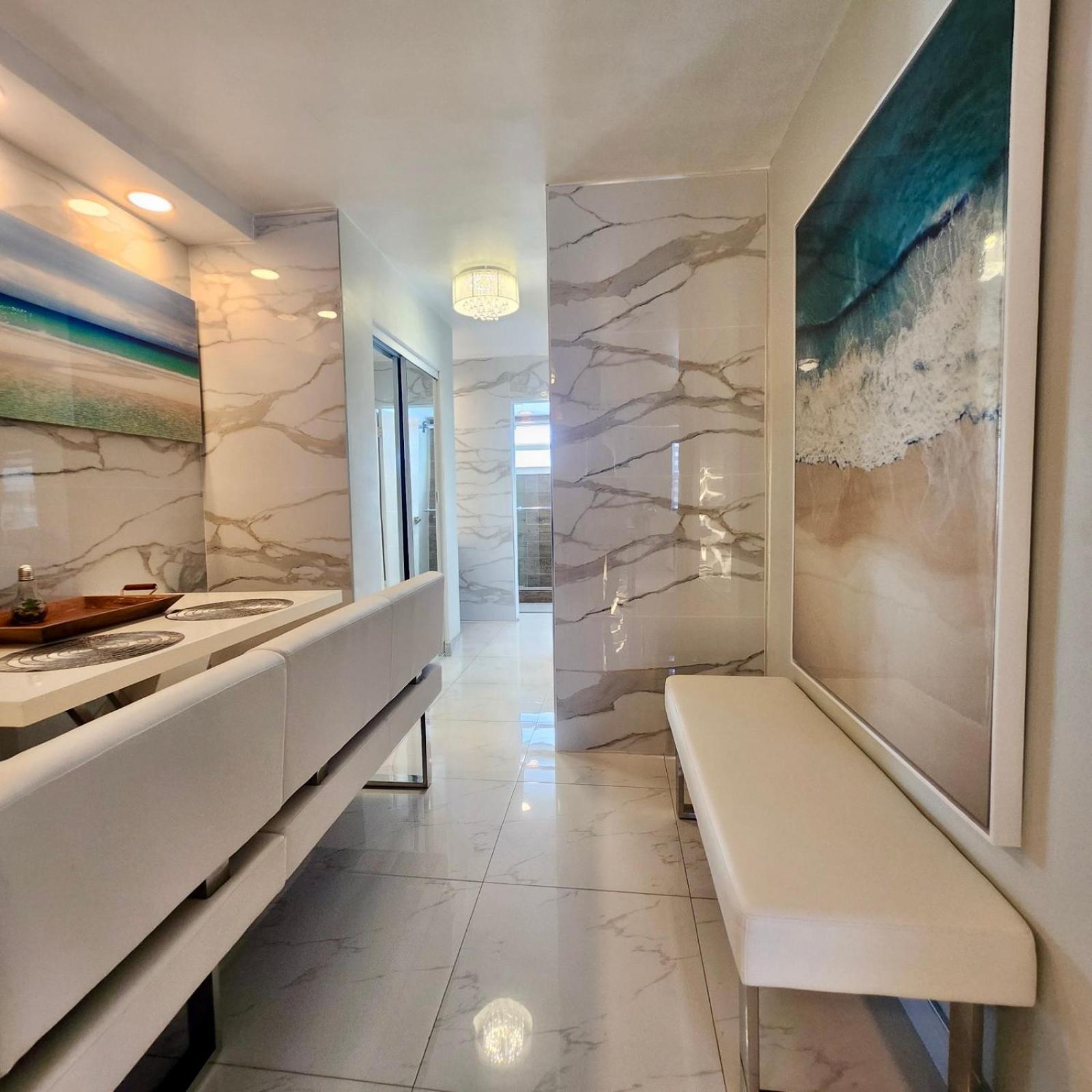 Luxurious Waterfront With Free Parking 5min Drive To Miami Brach Apartment *
